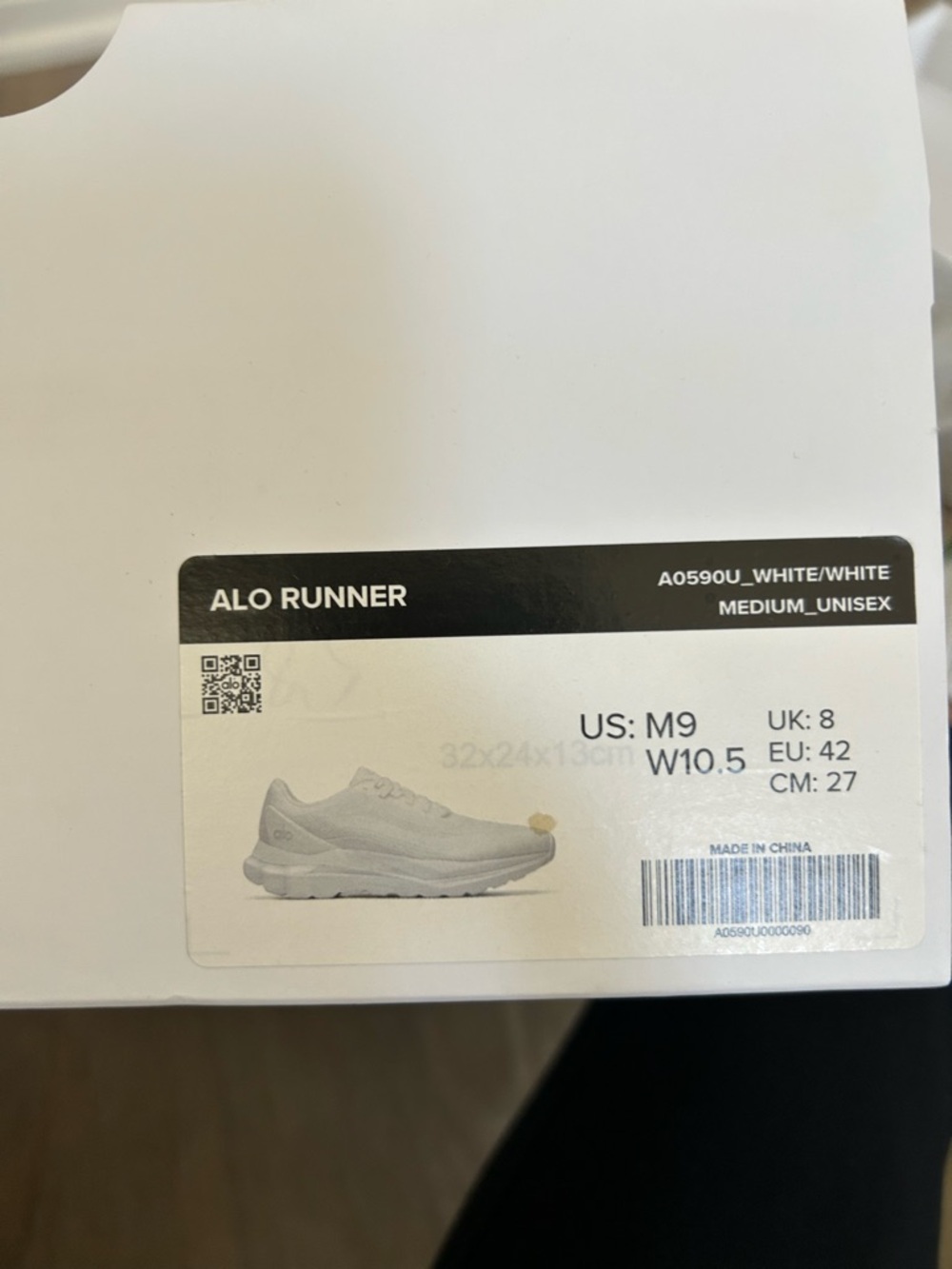 ALO Yoga Men’s Runner White Performance Sneakers, mens 9 - Picture 5 of 5